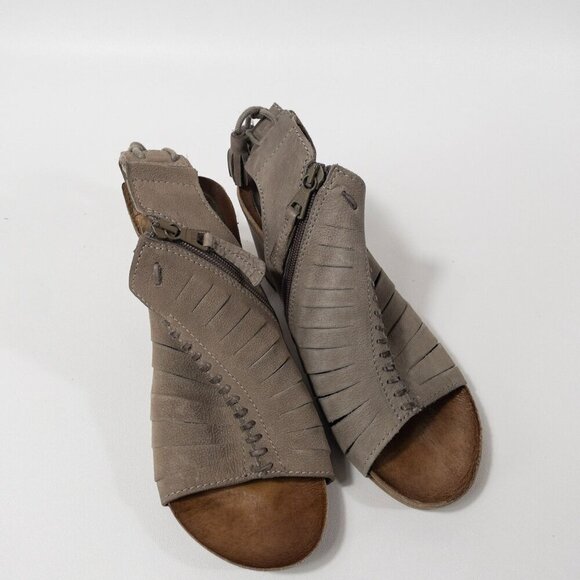 Miz Mooz Maddie Leather Heeled Sandals With Side Zipper & Tassel Accents Size 7. - Picture 11 of 12